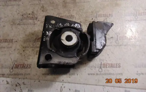 Toyota Prius (XW30) Engine mount bracket