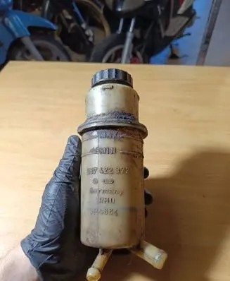 Volkswagen PASSAT B3 Power steering fluid tank/reservoir 357422372