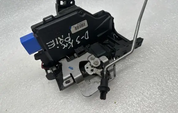 Audi A8 S8 D3 4E Front door lock 4E1837015
