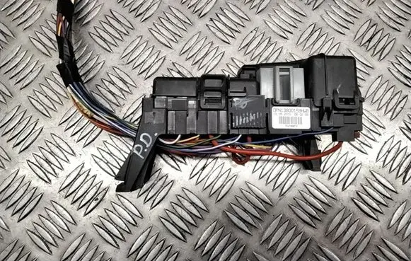 Volvo V70 Fuse module DPN13800159HWB 30659288