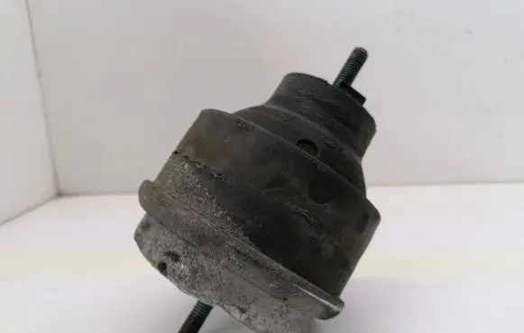 Volkswagen PASSAT B5 Engine mount bracket 8D0199379AC