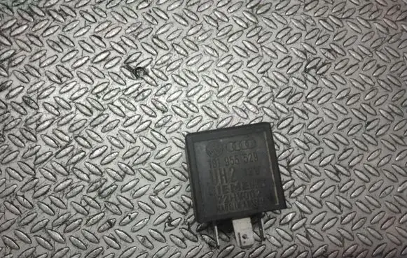 Volkswagen Golf V Other relay 191955529