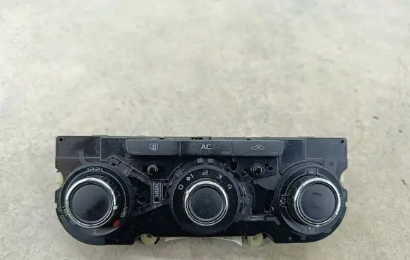 Skoda Octavia Mk2 (1Z) Climate control/heater control trim 3T0820047H