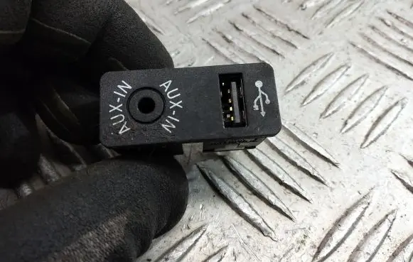 BMW 4 F32 F33 AUX in-socket connector 9229246