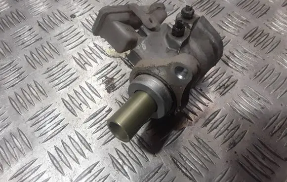 Master brake cylinder