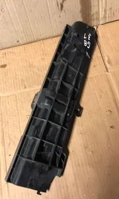 BMW 1 E81 E87 Radiator mount bracket 17107524912
