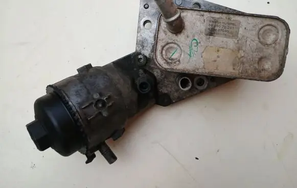 Opel Zafira B Engine oil radiator 5989070241