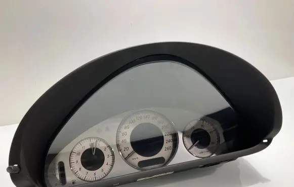 Mercedes-Benz CLK A209 C209 Speedometer (instrument cluster) A2095400047 110080291 2095400047