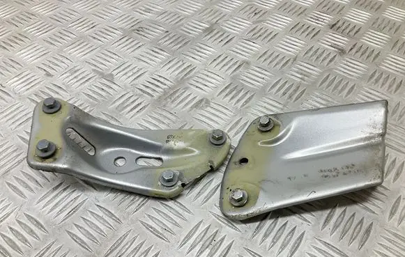 Skoda Yeti (5L) Fender mounting bracket 1Z0810680A 5L0821142