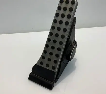 Mercedes-Benz C W204 Accelerator throttle pedal A2043001204 0325 070711