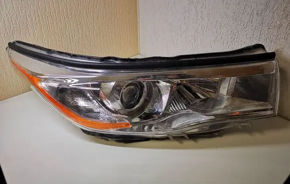Toyota Highlander XU50 Headlight/headlamp 811100E250