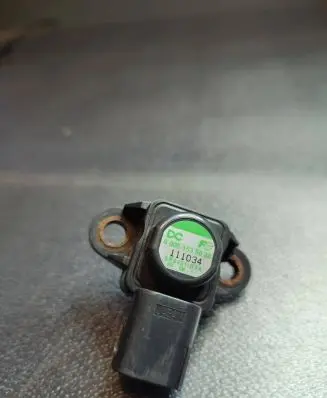 Mercedes-Benz A W169 Air pressure sensor A0051535028