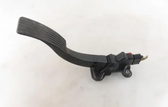 Mitsubishi Outlander Accelerator throttle pedal MN101544