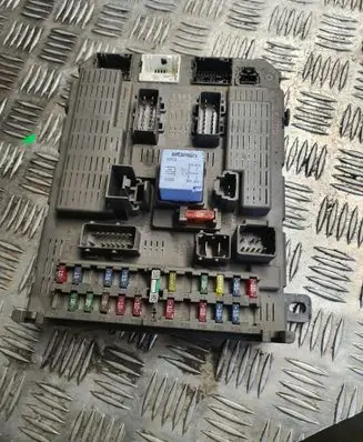 Citroen C5 Fuse module 9649301680