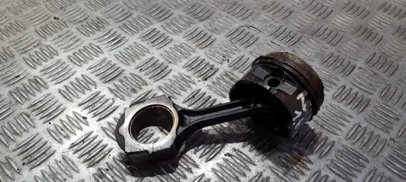 Renault Laguna I Piston with connecting rod