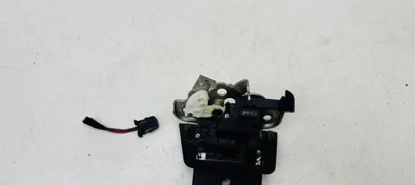 Audi Q3 8U Tailgate/trunk/boot lock/catch/latch 8U0827520