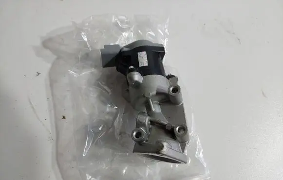 Land Rover Discovery 3 - LR3 EGR valve TLR018323