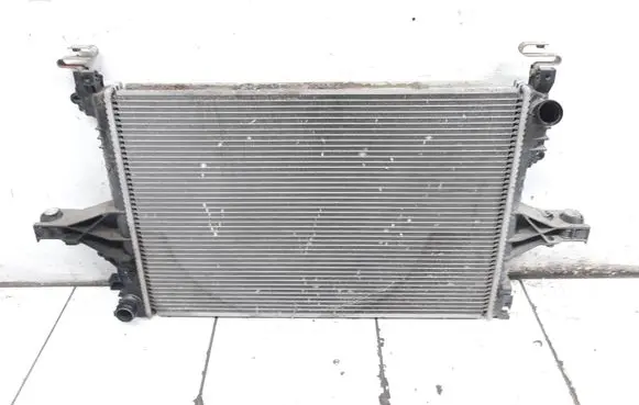 Volvo V70 Coolant radiator 30681493
