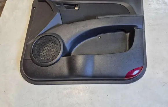 KIA Sportage Front door card panel trim