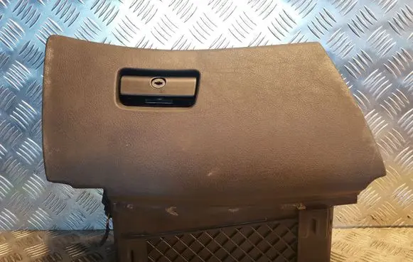 BMW 5 E39 Glove box