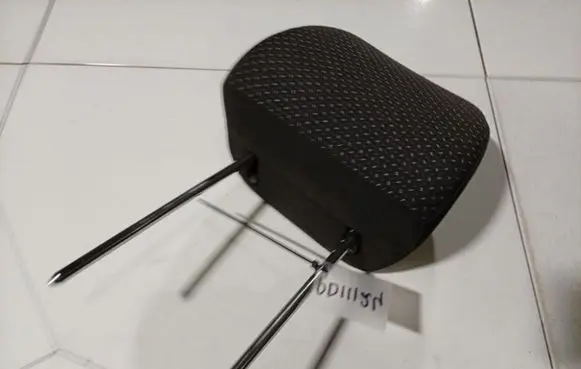 Hyundai i30 Front seat headrest 