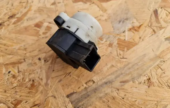 Volvo V70 Ignition lock contact 8645228