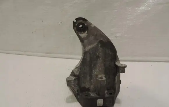 Mercedes-Benz E W212 Engine mounting bracket A6512230004