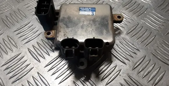 Lexus GS 300 350 430 450H Fan control module 8925730060 4993003290
