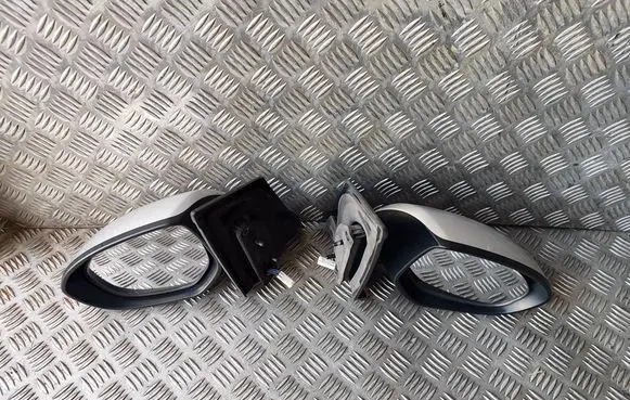 Mazda 2 Front door electric wing mirror