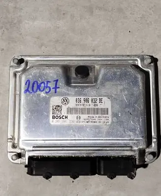 Volkswagen Golf V Engine control unit/module 036906032be 0261201232