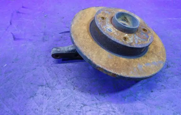 Renault Twingo I Front wheel hub spindle knuckle