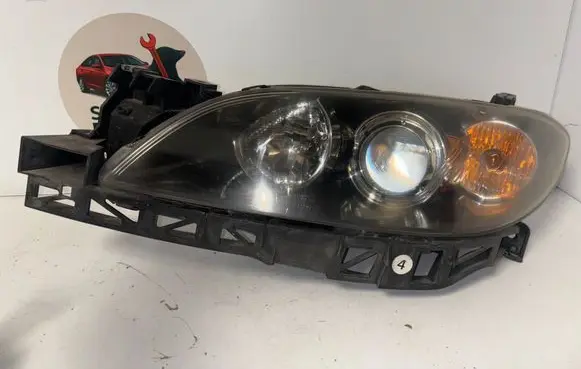 Mazda 3 I Headlight/headlamp P2690