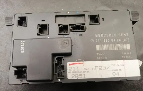 Mercedes-Benz E W211 Door control unit/module 2118200426