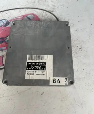 Toyota RAV 4 (XA20) Engine control unit/module 8966142A10
