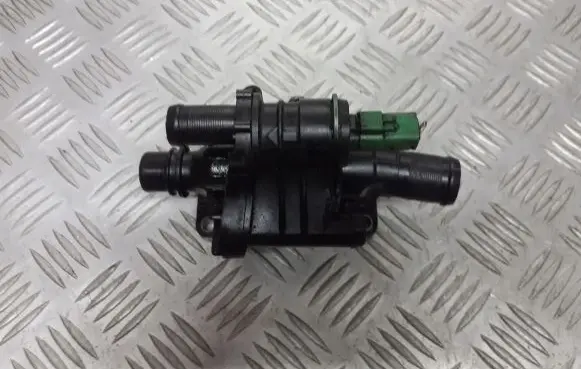 Ford C-MAX I Thermostat housing 9647767180