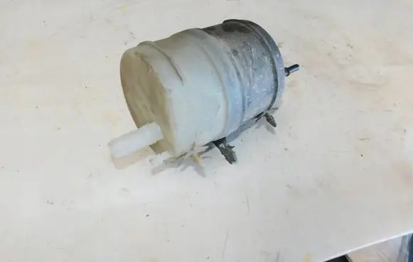 Land Rover Discovery 3 - LR3 Vacuum air tank ROB000513