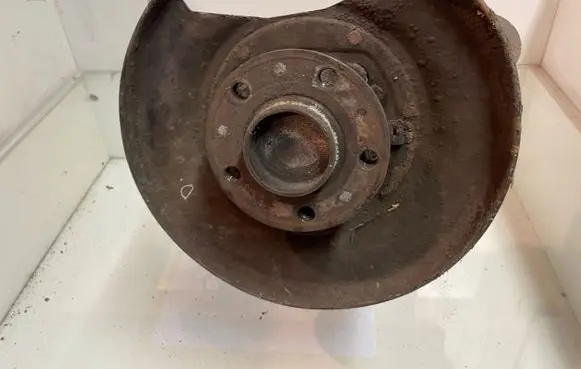 Volvo V70 Rear wheel hub 9200624