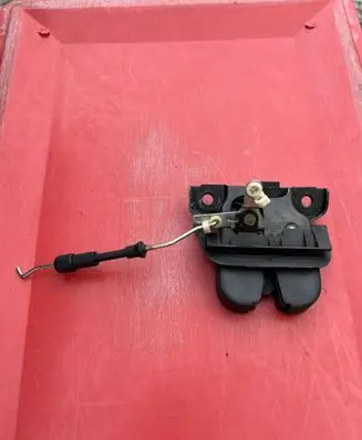 Audi A4 S4 B6 8E 8H Tailgate/trunk/boot lock/catch/latch 4B9827520
