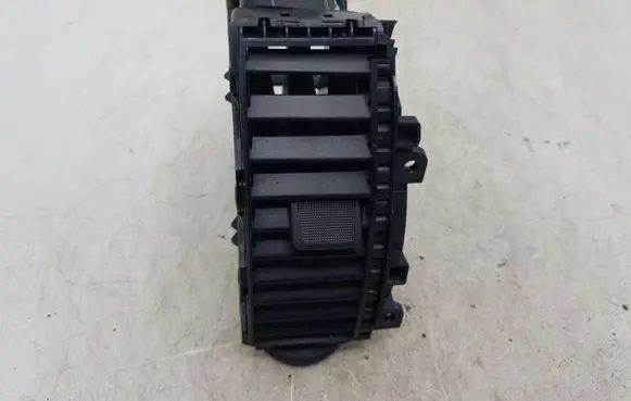Nissan Note (E11) Dashboard side air vent grill/cover trim 887519U00B 887519U00A