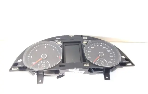 Volkswagen PASSAT B7 Speedometer (instrument cluster) 3AA920970A