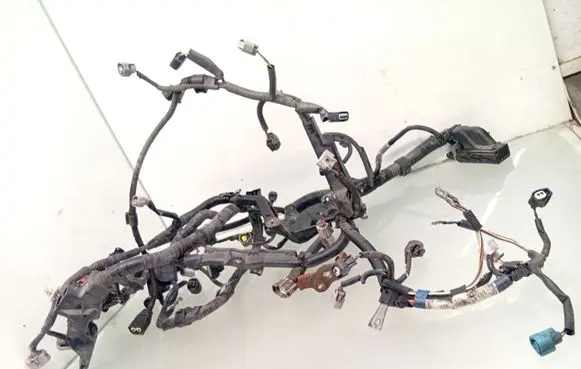 Toyota Avensis T270 Engine installation wiring loom 8212105B70