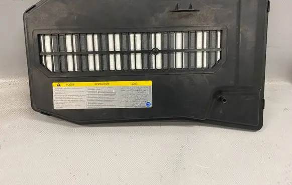 Volkswagen Touareg II Battery box tray cover/lid 7L0864643B