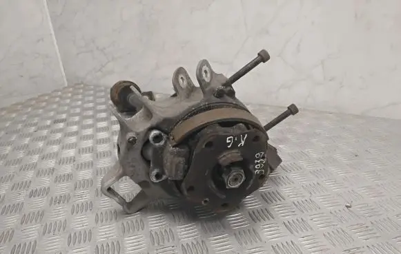 Rear wheel hub