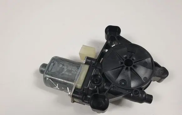 Volkswagen T-Roc Front door window regulator motor 5Q0959802A