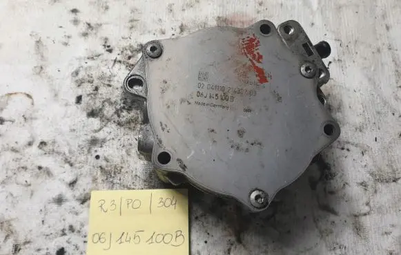 Audi A4 S4 B8 8K Vacuum pump 06J145100B