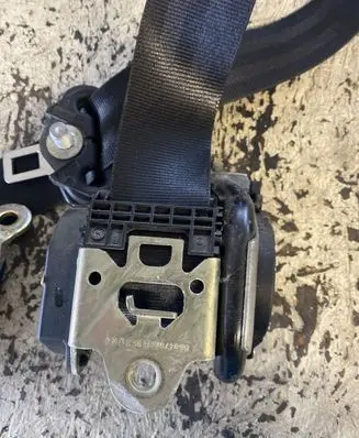 Skoda Octavia Mk2 (1Z) Front seatbelt 1Z0857702A