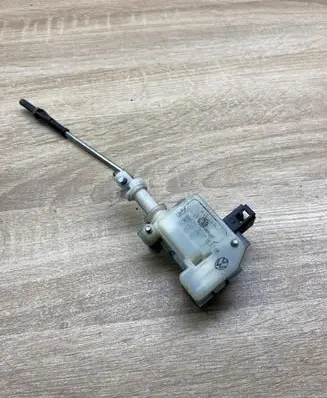 Volkswagen Golf V Fuel tank cap lock motor 1K5959782 5M0810773