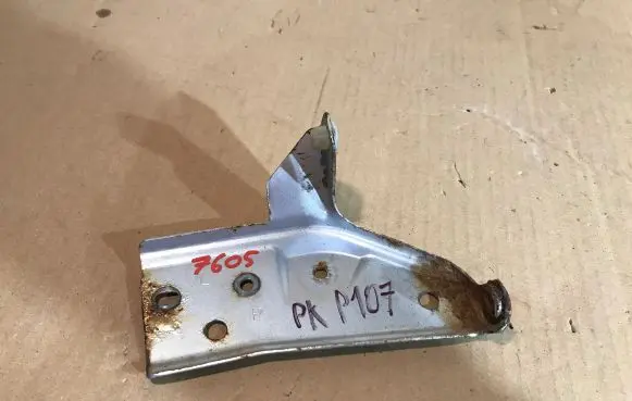 Peugeot 107 Front bumper mounting bracket