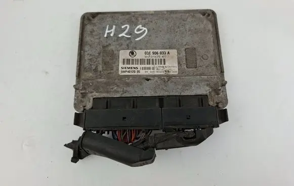 Skoda Fabia Mk1 (6Y) Engine control unit/module 03E906033A 5WP4012005