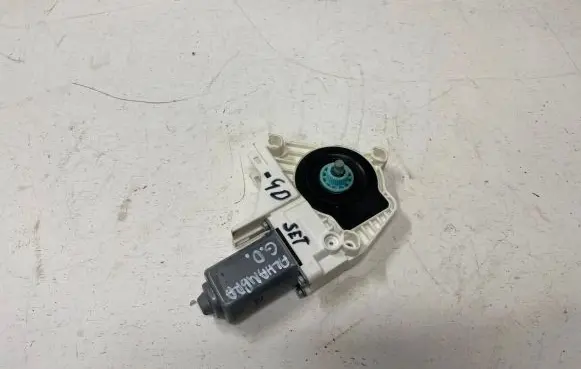 Seat Alhambra (Mk2) Rear door window regulator motor 8K0959801B